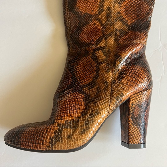 White Mountain Knee High Boots Snake Print Size 6 1/2 - Picture 9 of 16